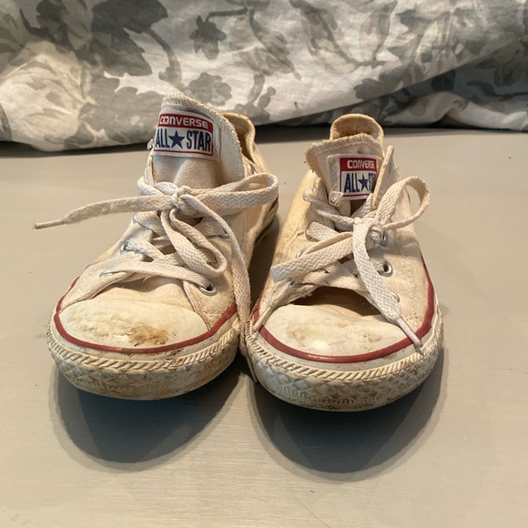 Distressed converse white low tops size kids 3 or women’s 6 - Picture 1 of 4